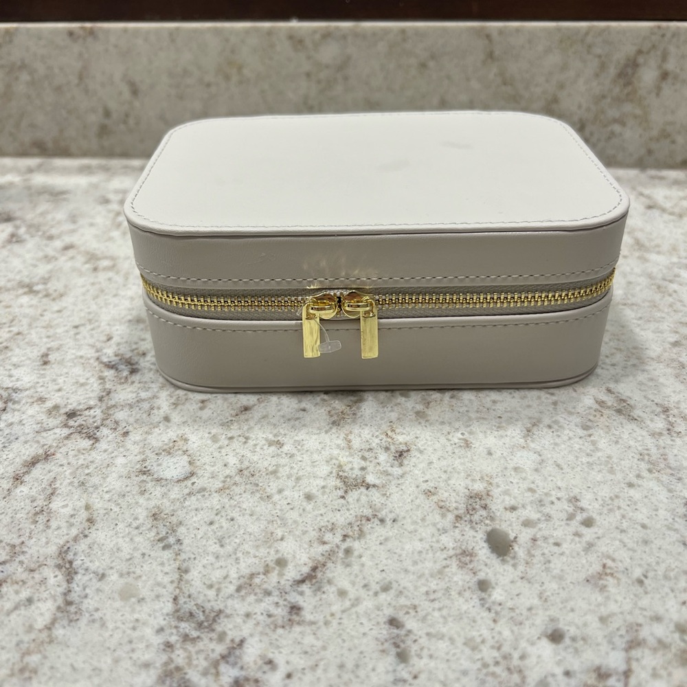 Large Accessory Organizer - Picture 4 of 7